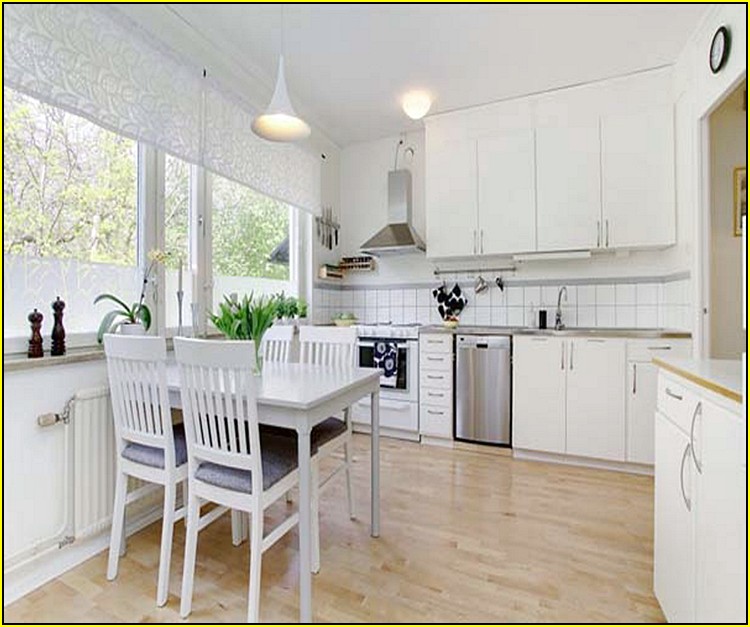 White Kitchen Tables And Chairs