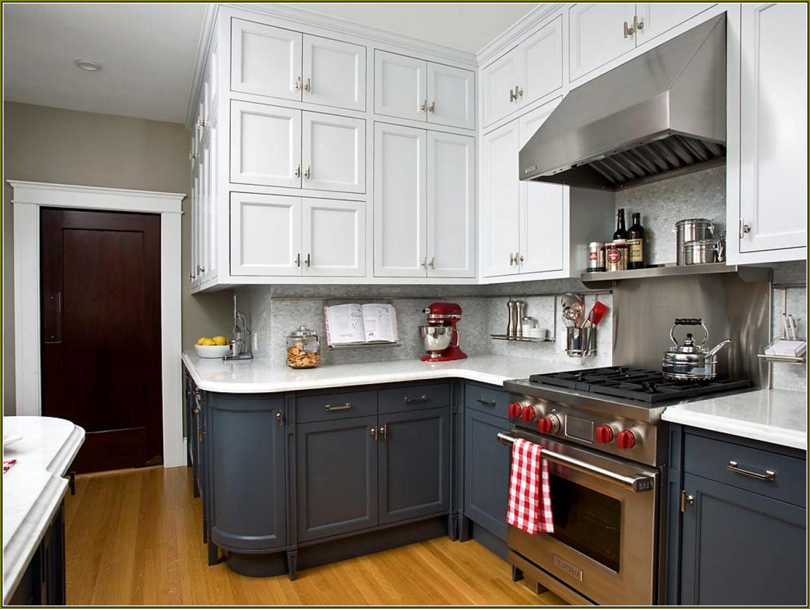 Black Lower And White Upper Kitchen Cabinets