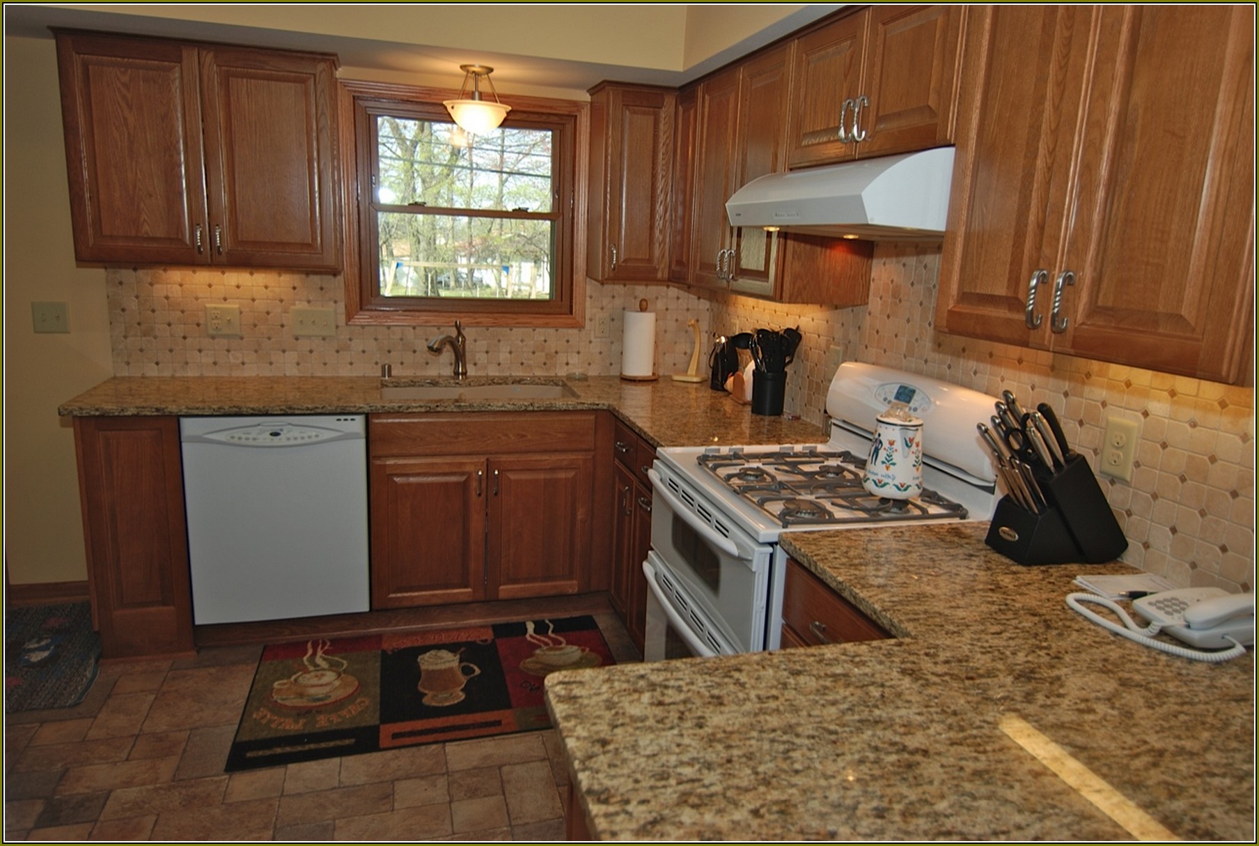 Hickory Kitchen Cabinets With Granite Countertops