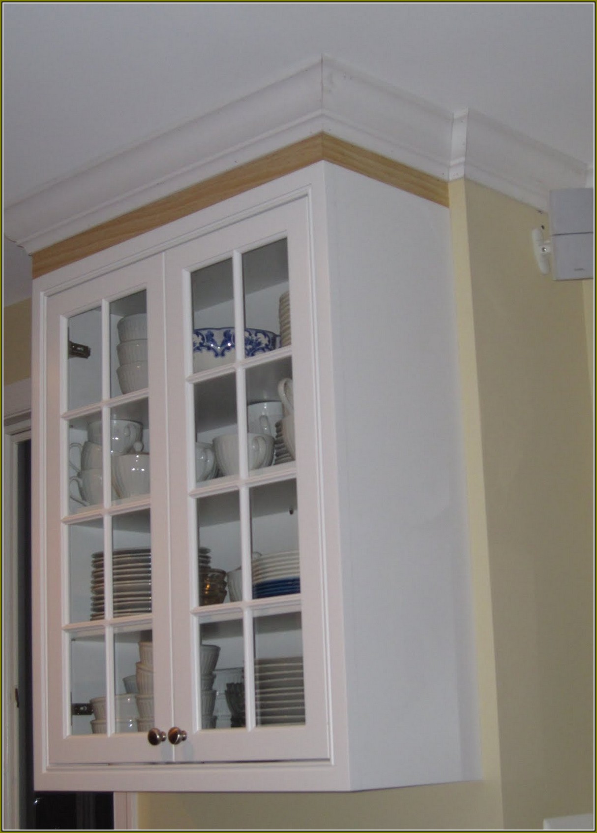 Kitchen Cabinet Crown Molding To Ceiling