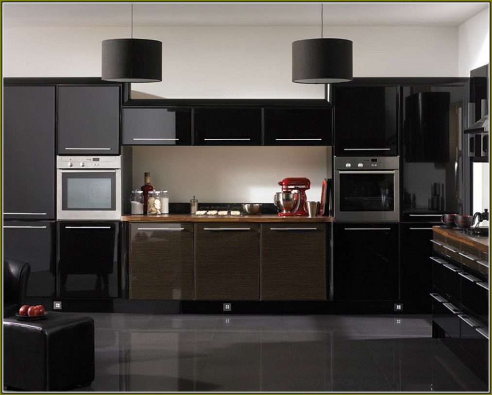 Maple Kitchen Cabinets With Black Appliances