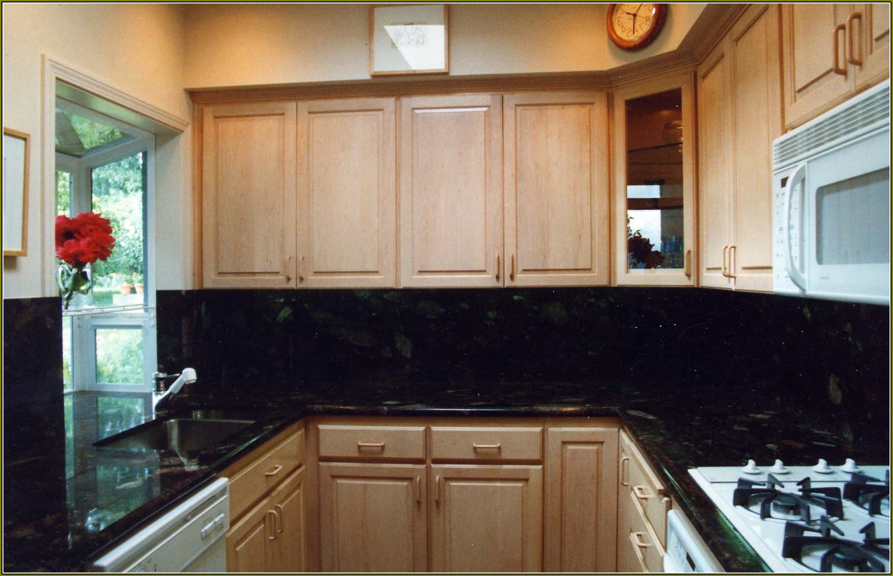 Natural Maple Cabinets With Granite