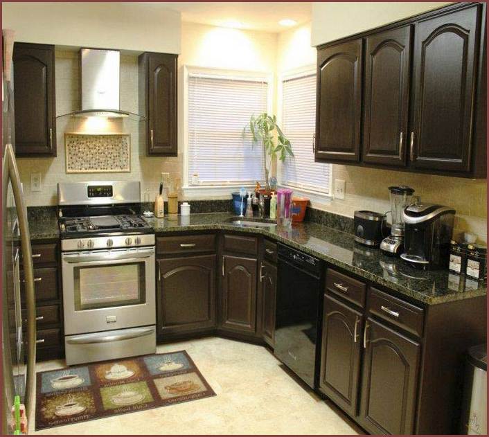 White Kitchen Cabinets With Dark Countertops